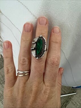 Sterling Silver Green Malachite Stone Ring with Rope and Leaf Accents
